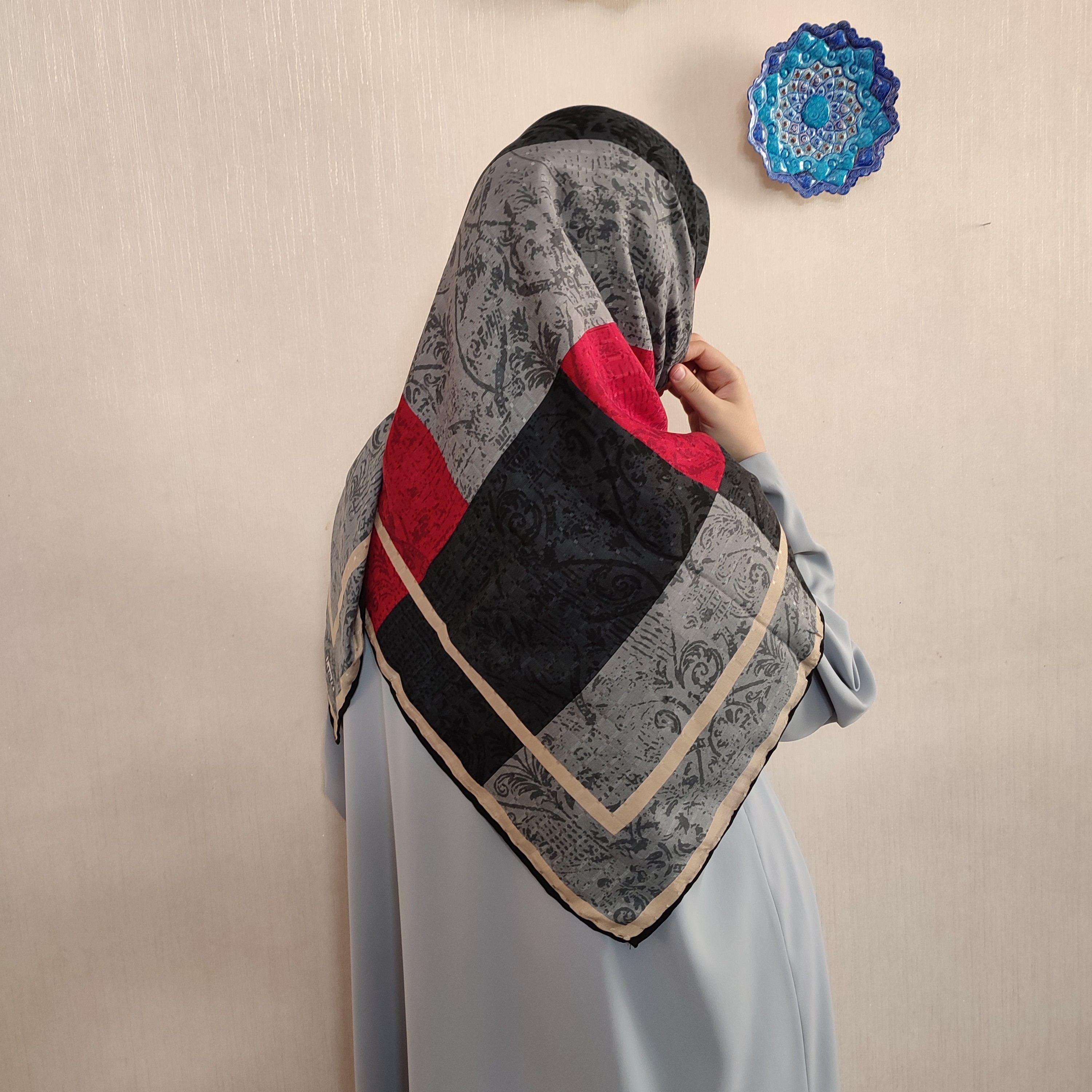 روسری نخی دور دست دوز جنس کشمیر قواره 125 اصلا لیز نیست