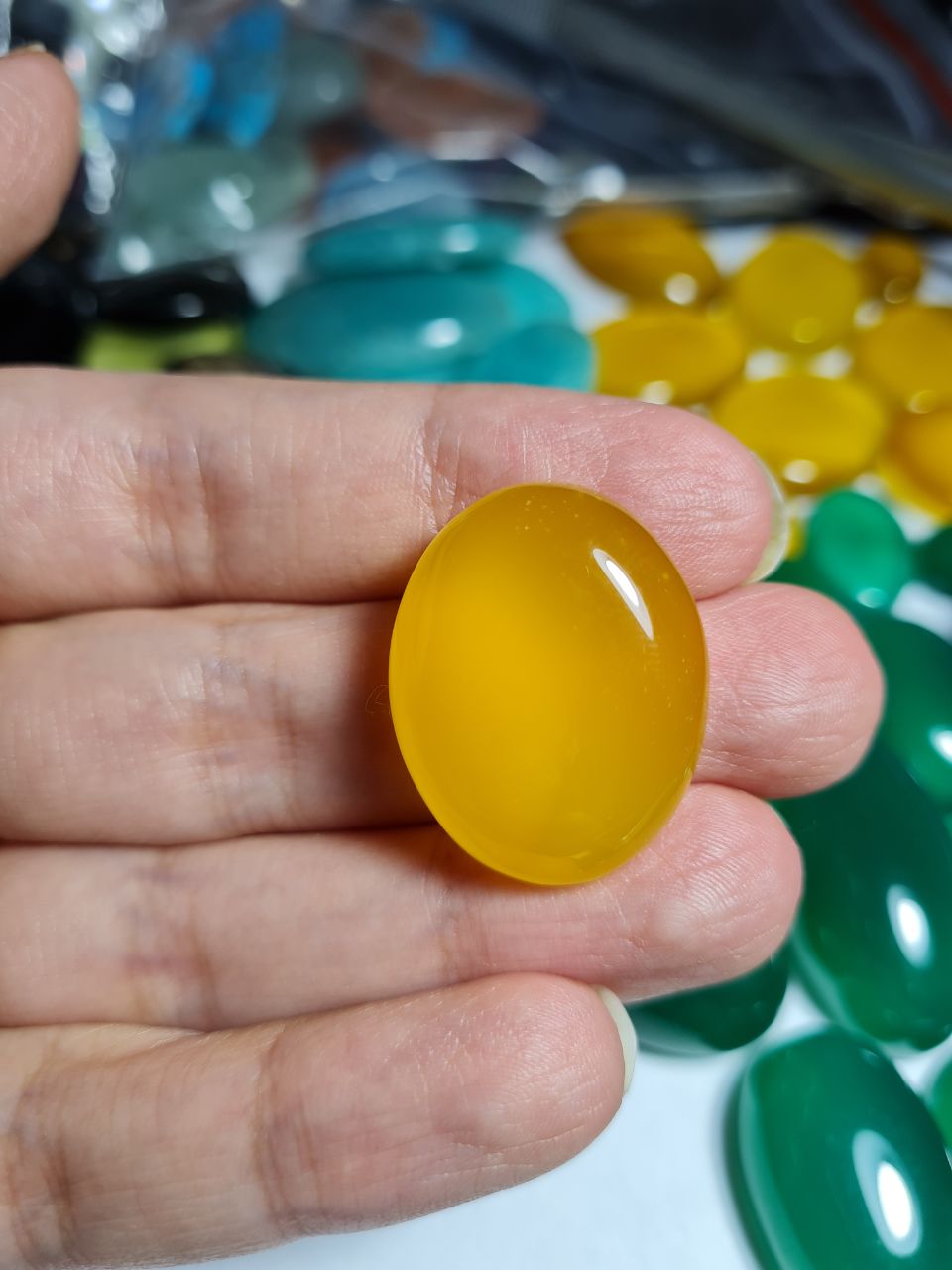 نگین عقیق زرد بهسازی شده بیضی شکل 3557