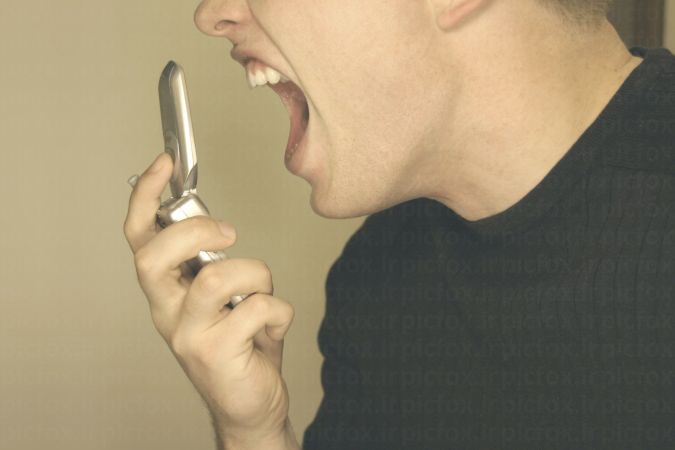 خرید و دانلود عکس فریاد زدن در تلفن همراه مناسب محتوا مدیریت خشم | پیک فاکس | Pic Fox