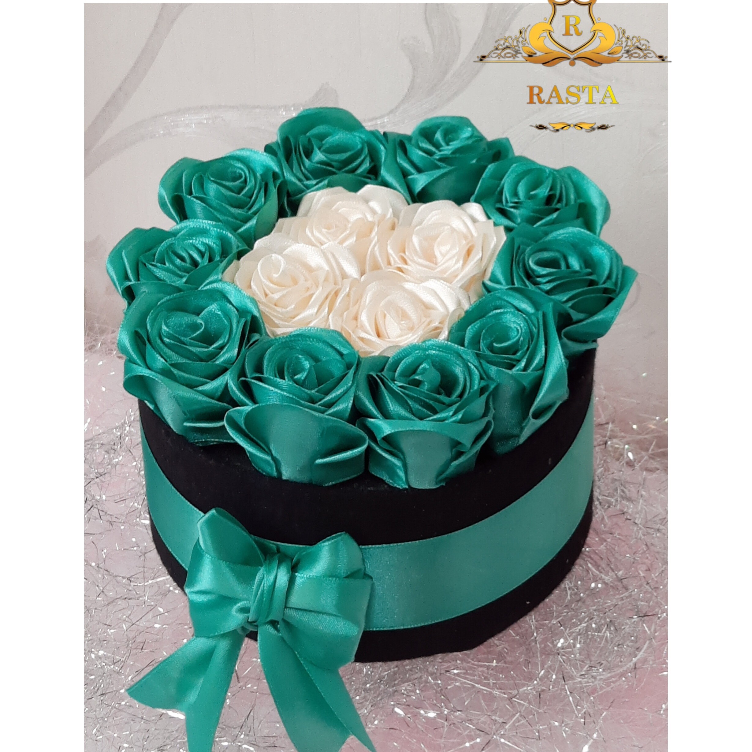 باکس گل رز روبانی فیروزه کرمی