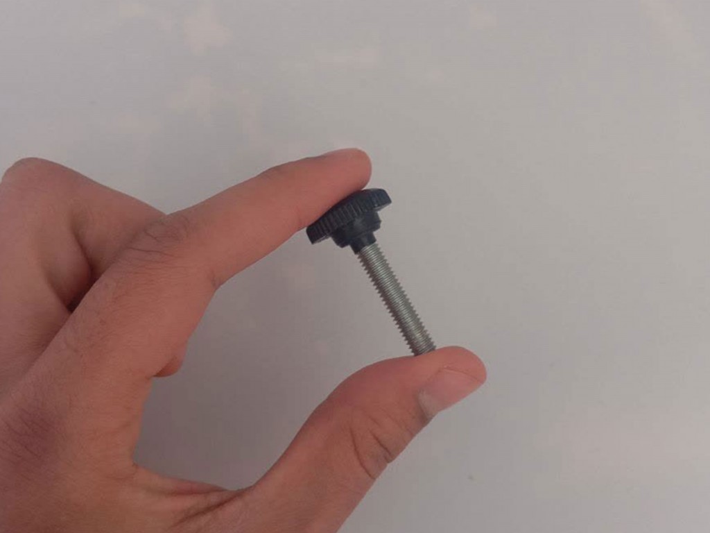 پیچ خروسکی فلکه ای  ولومی 6 قطر دسته پلاستیکی 20 mm طول رزوه 30 mm