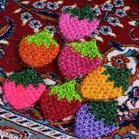 سکاج توت فرنگی با نخ سوزنی .قابل استفاده برای شستشو و تمیز کردن شیشه 