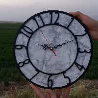 ساعت دیواری رزینی دستساز طرح مرمر سیاه سفید با اعداد پیوسته و موتور آرام گرد