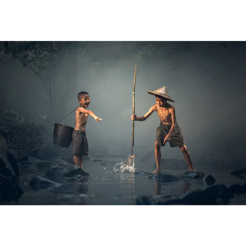 تابلو شاسی طرح زیباترین عکس های جهان- پسران ماهی گیر کد 60 | دنیای قاب