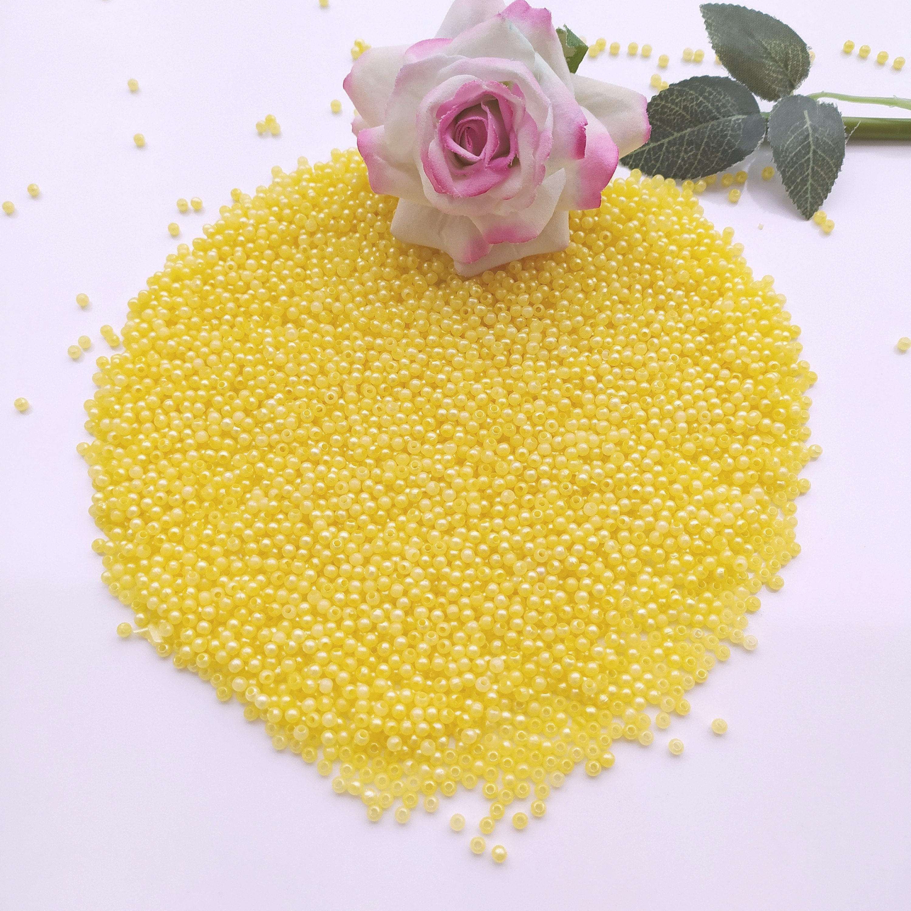 مروارید پلاستیکی خارجی سایز 3 (پک 40 گرمی) زرد روشن 4000عددی 