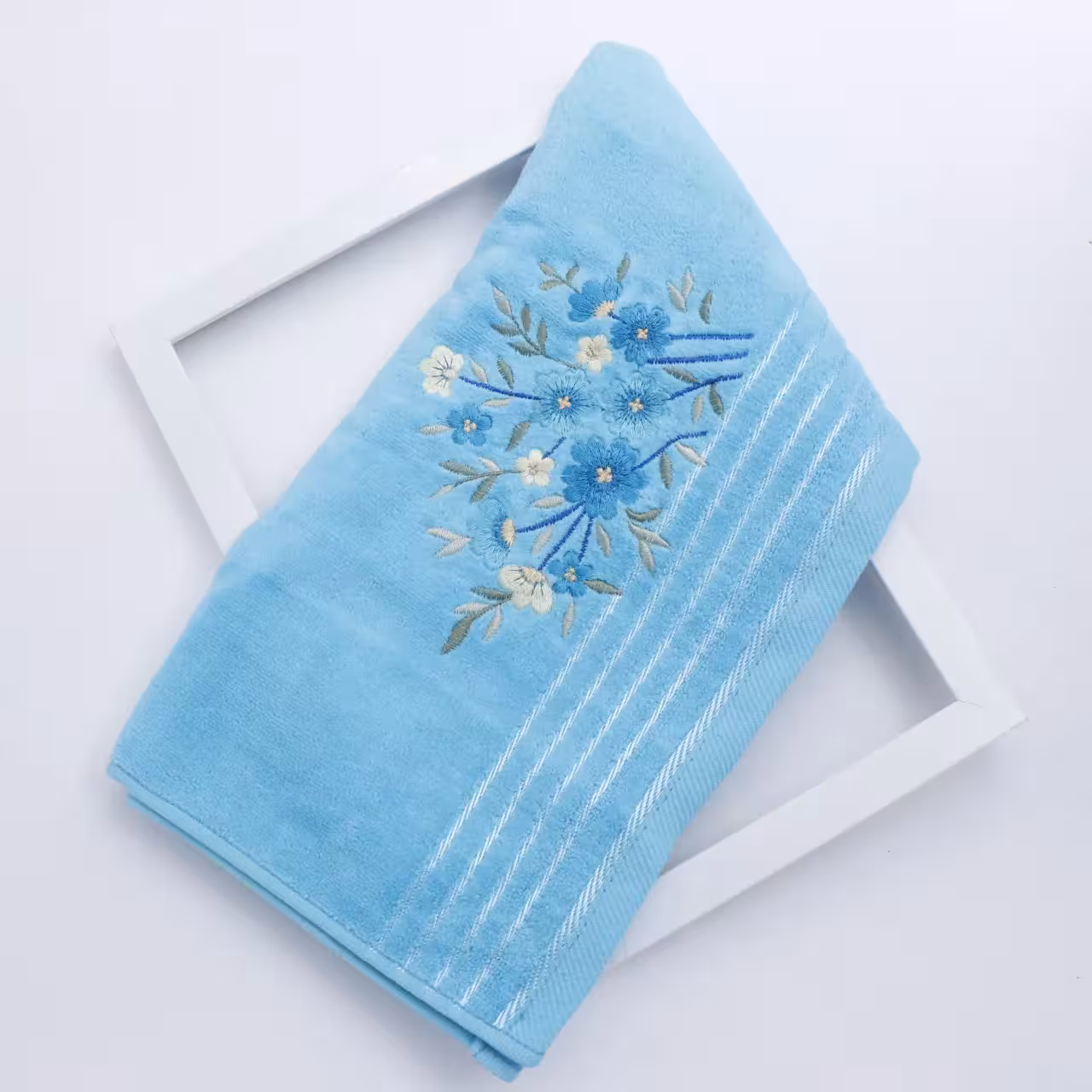 حوله دستی گلدورزی مخمل رنگ آبی (2) کد 61702