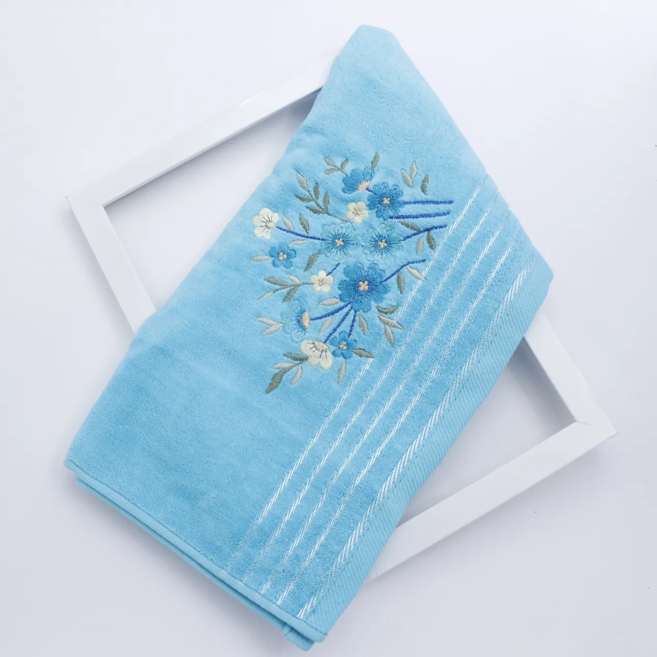 حوله دستی گلدورزی مخمل رنگ آبی (2) کد 61702