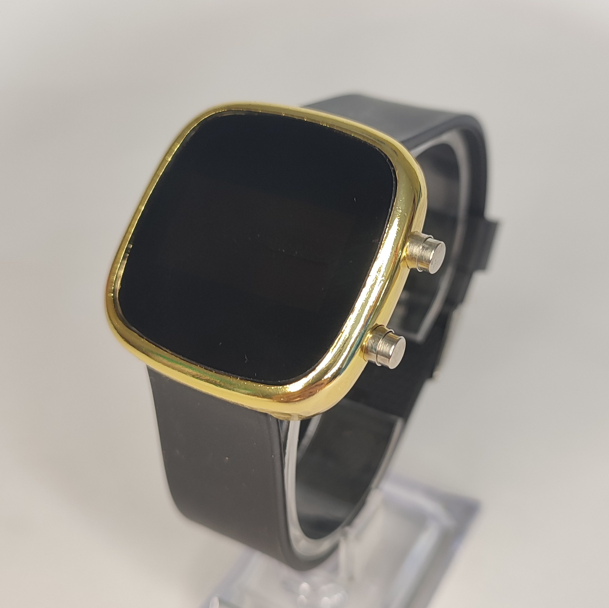 ساعت مچی زنانه و دخترانه دیجیتالی سیلیکونی با جعبه کادویی رایگان 