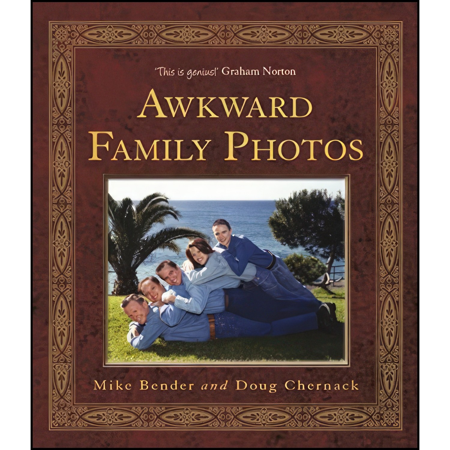 کتاب زبان اصلی Awkward Family Photos اثر Doug Chernack and Mike Bender
