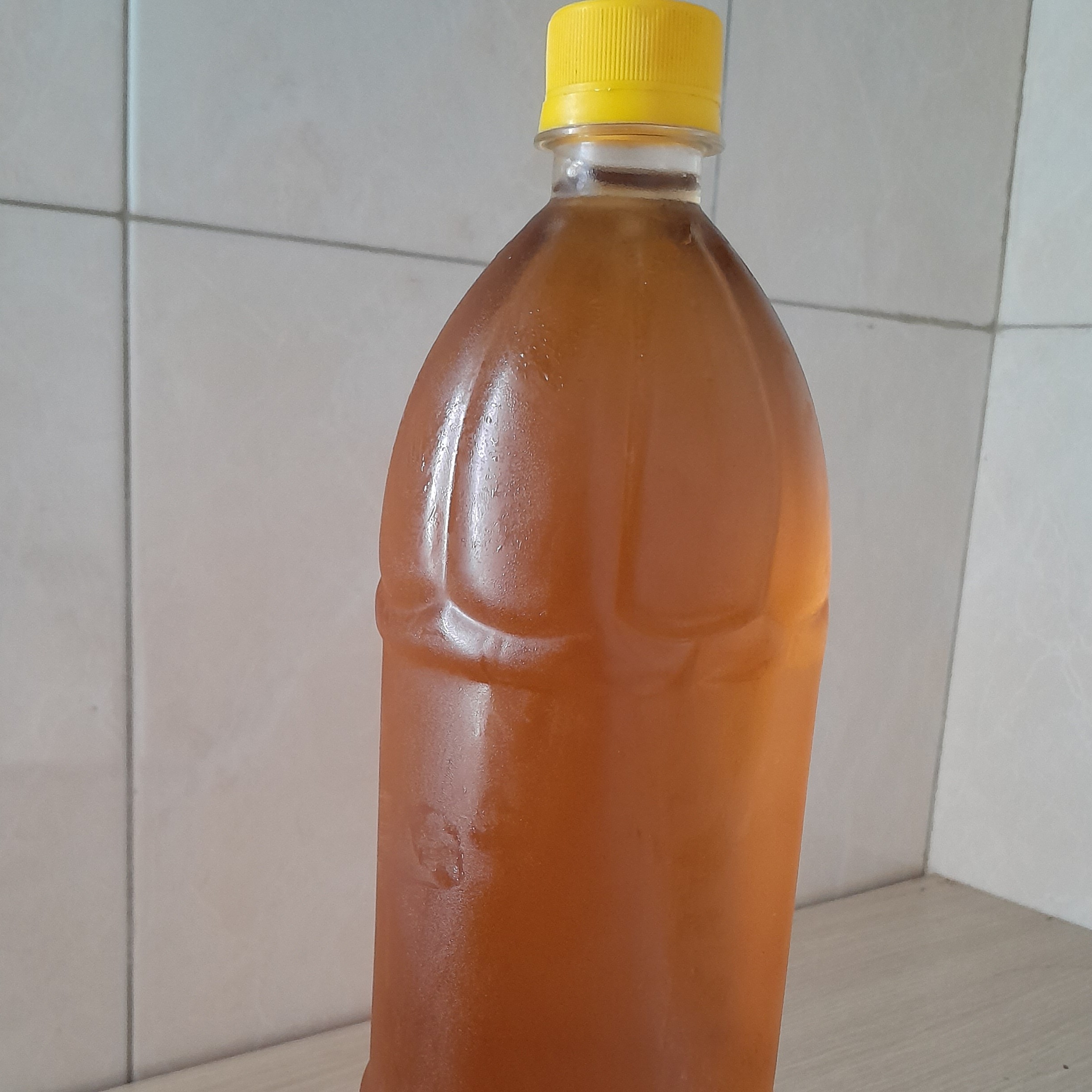 سرکه سیب خانگی  1.5لیتری امساله طبیعی سرکه خانگی بدون موادافزودنی باکیفیت درجه یک(سنتی و ترشی ملایم )