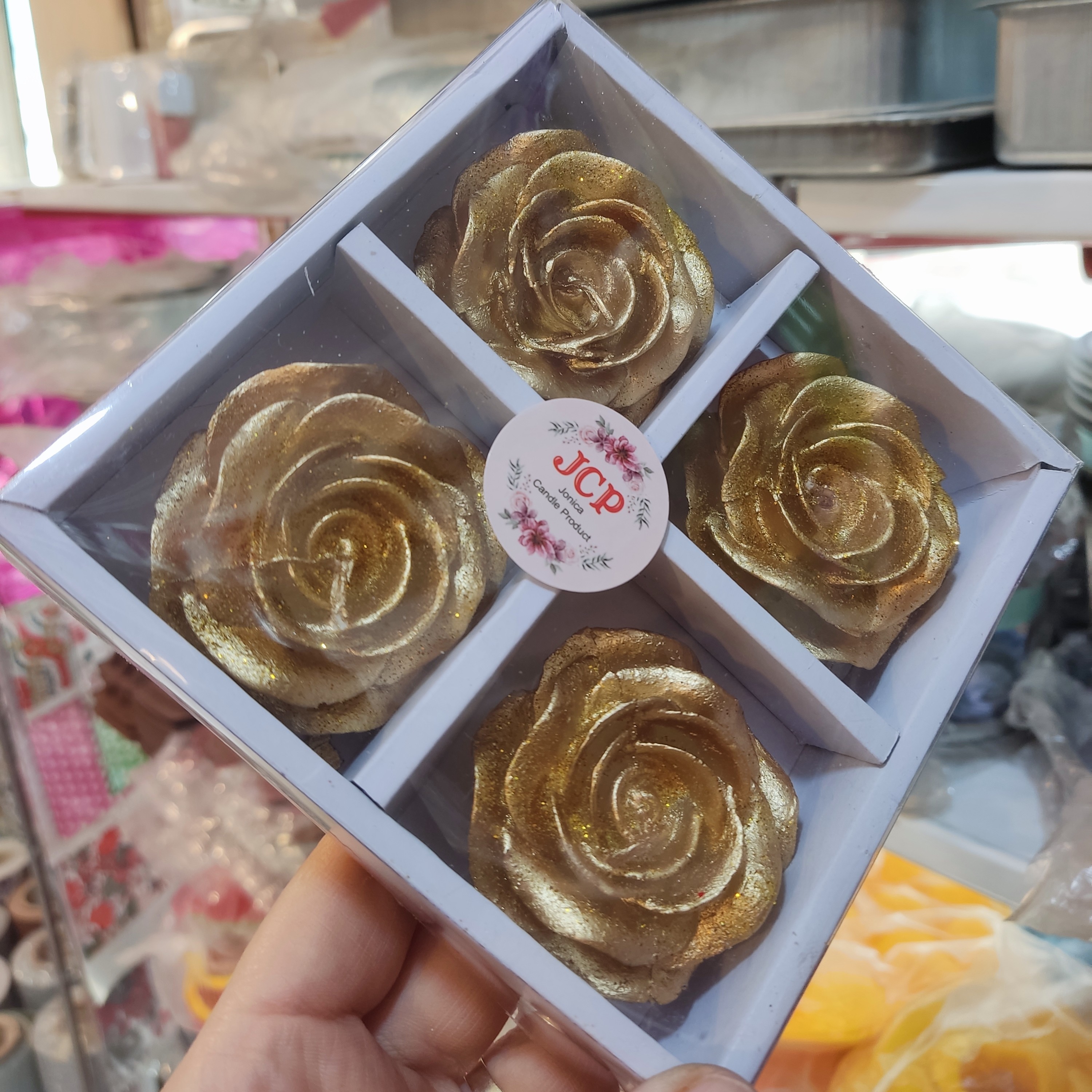 شمع تزئینی گل رز جعبه 4 عددی  ابعاد جعبه 13 در 13 