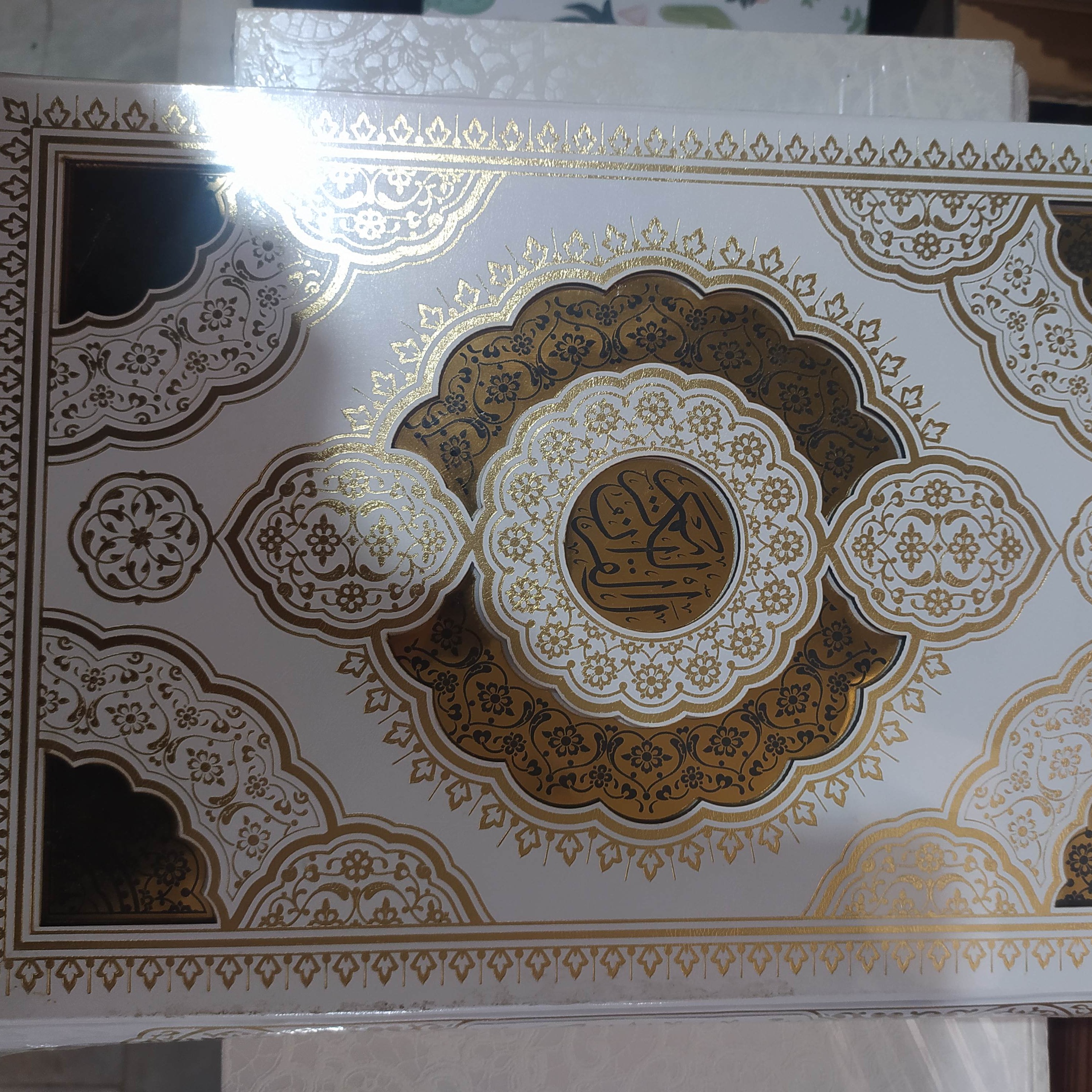 قرآن زیبا قابدار رحلی هدیه ای زیبا 