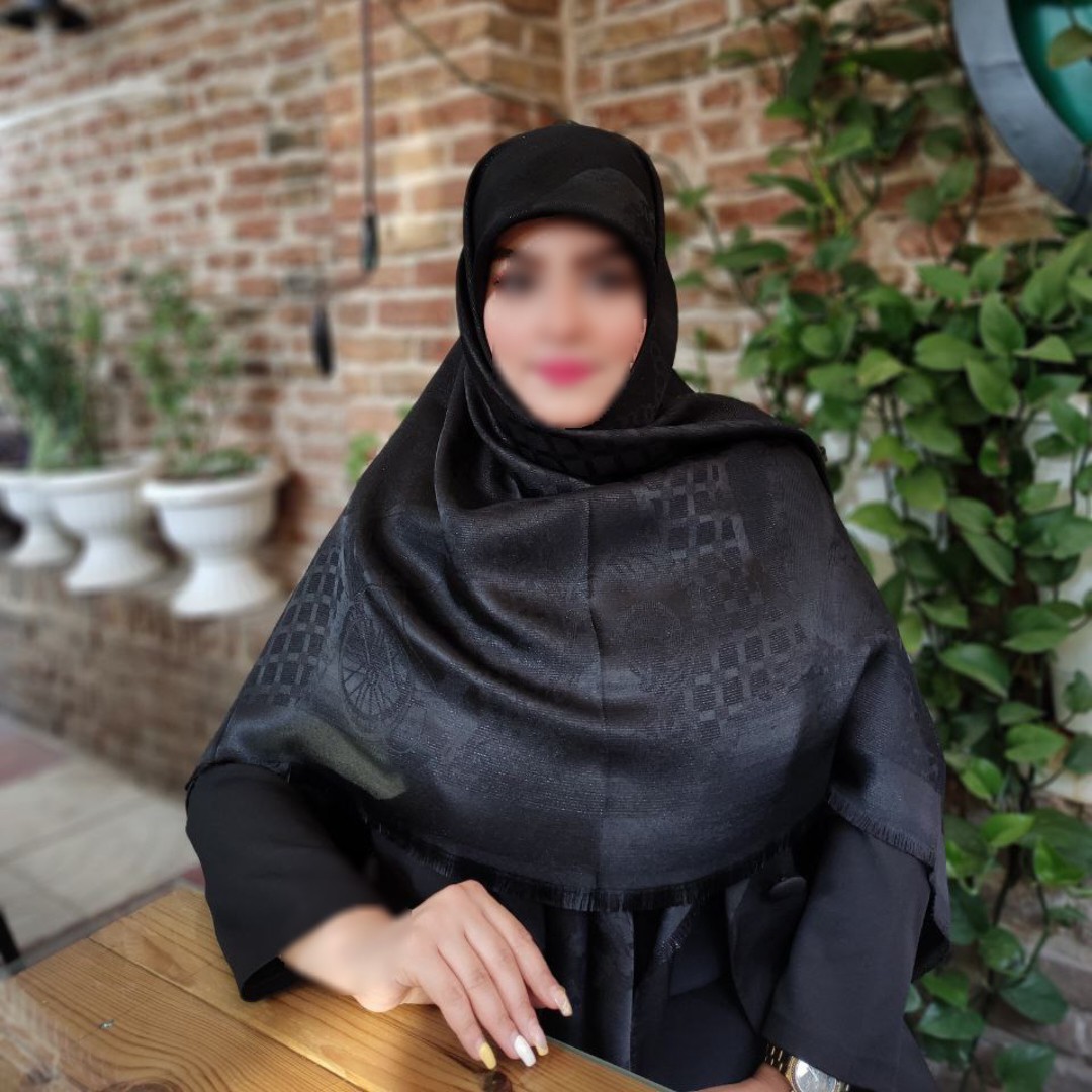 روسری دورو لمه دار وارداتی نخ ابریشم ژاکارد قواره 140 رنگ مشکی طرح چهارخونه