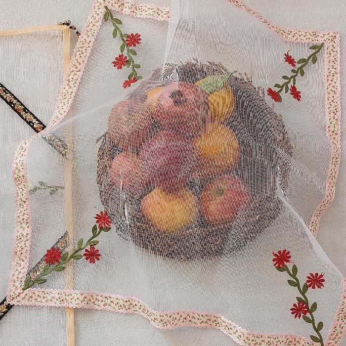 رومیزی توری،  روکش محافظ میوه و غذا و...، جنس تور پارچه ای،  سایز مربع 50 سانتی 