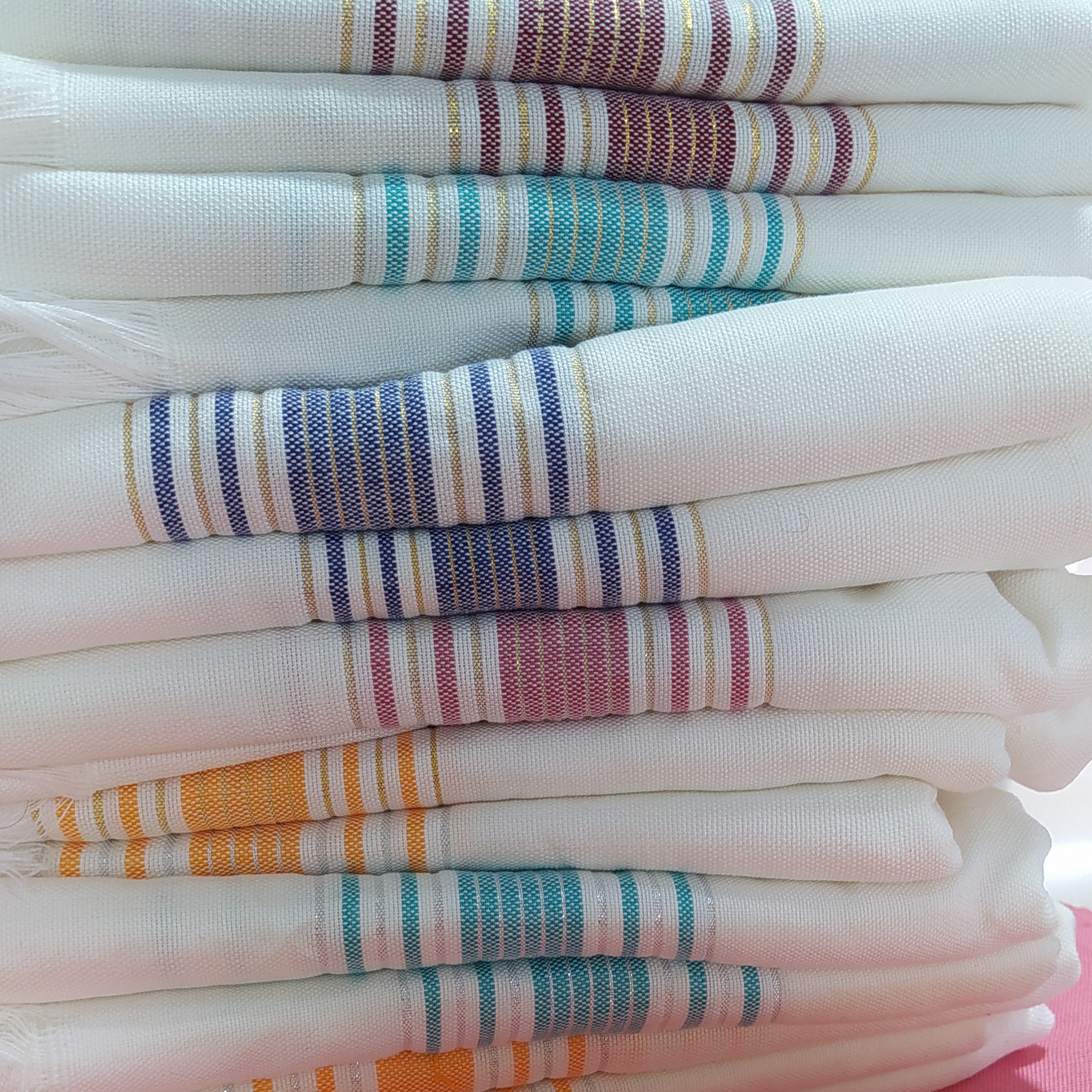 حوله دست سفید