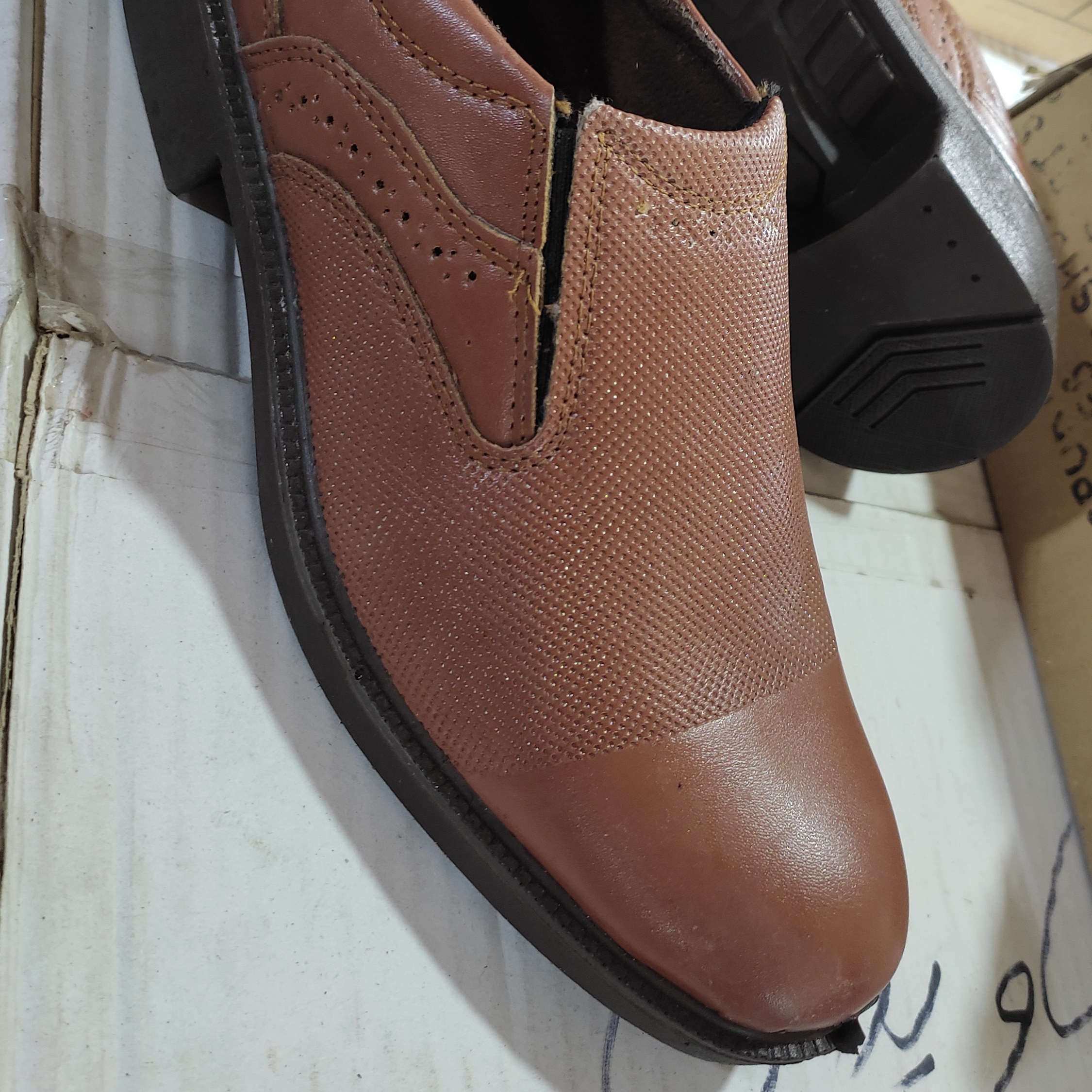 کفش چرم صنعتی و تزریق زیره پیو نرم و راحت سایزبندی41-44