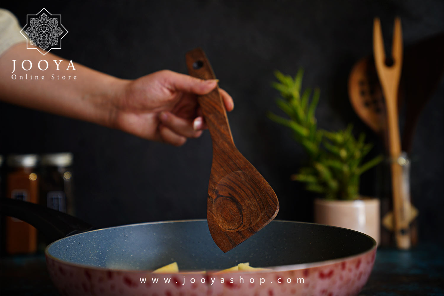 قاشق با چوب گردو