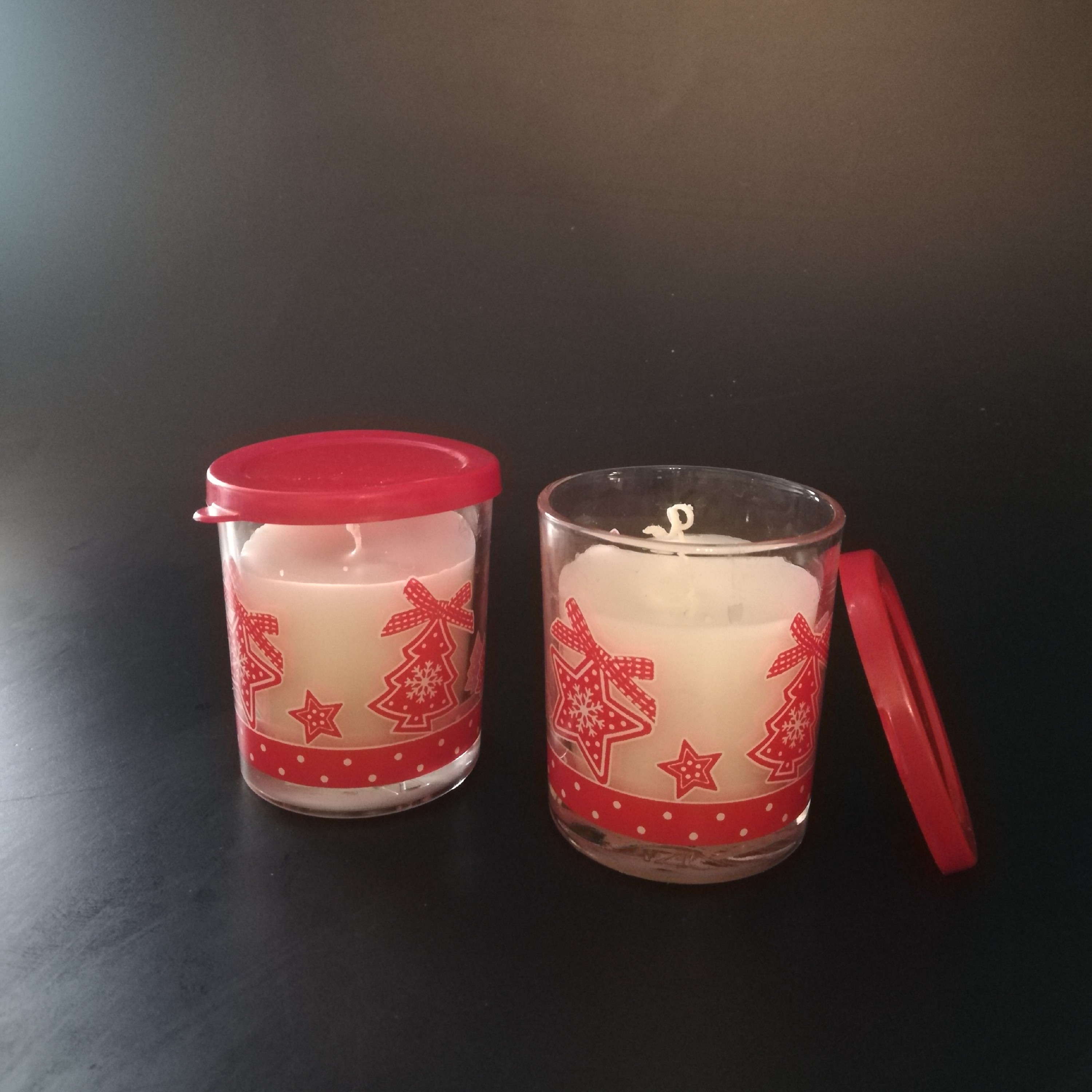 شمع لیوانی طرح کریسمس، بسته دو عددی رنگ قرمز ، ظرف ارتفاع 8 سانتی