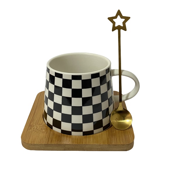 ماگ طرح شطرنجی به همراه زیرلیوانی