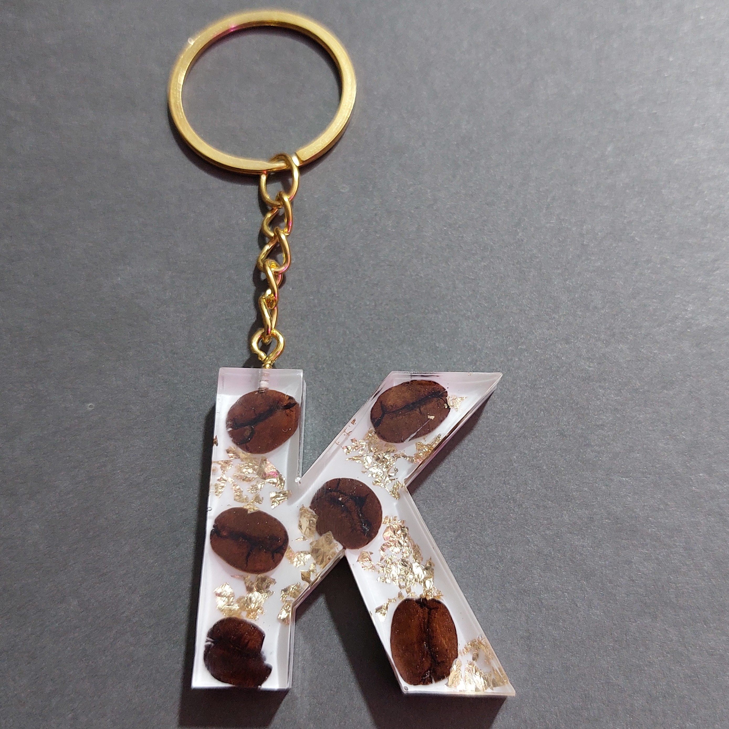 جاکلیدی رزینی حرف K مدل قهوه