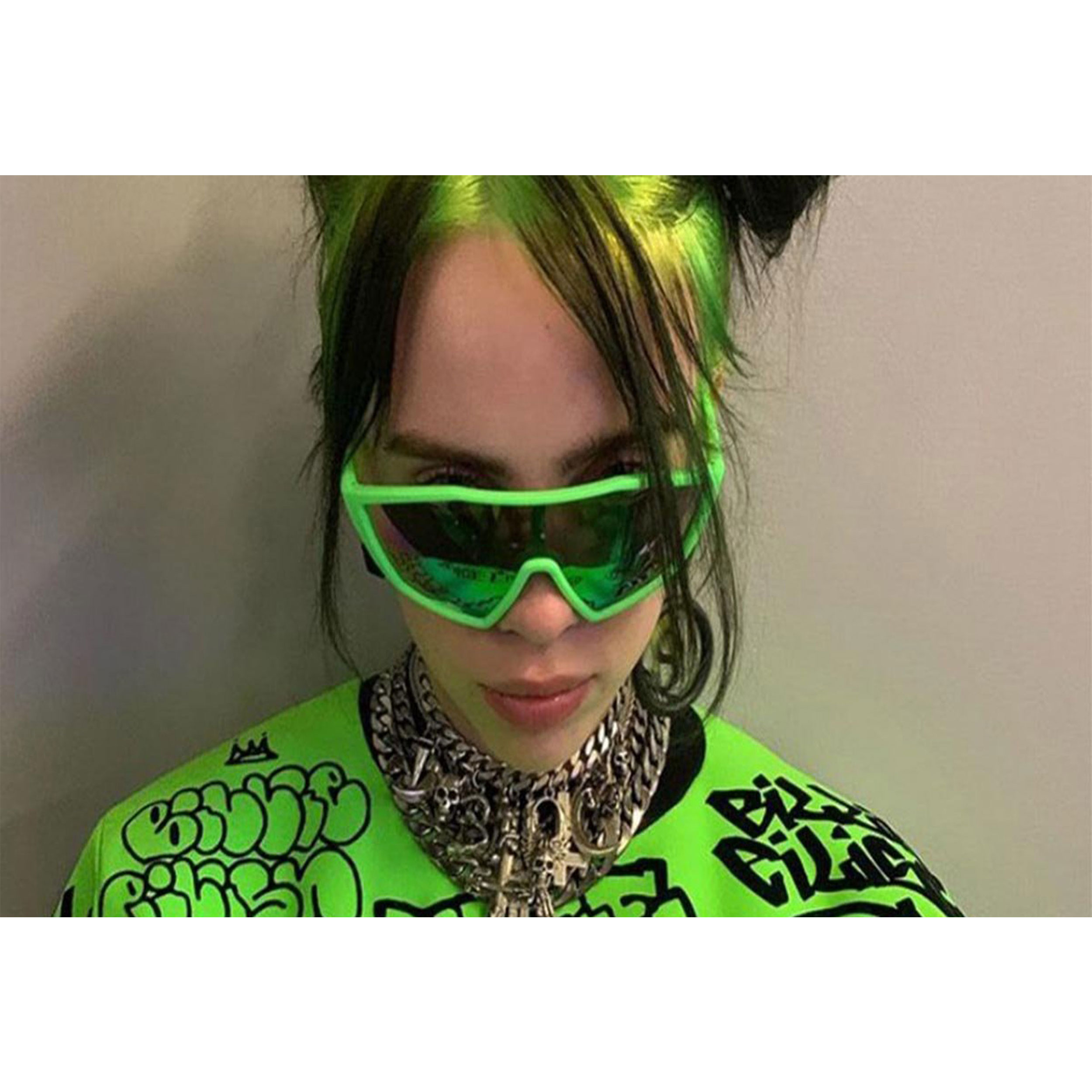 تابلو شاسی مدل خواننده بیلی آیلیش T5584