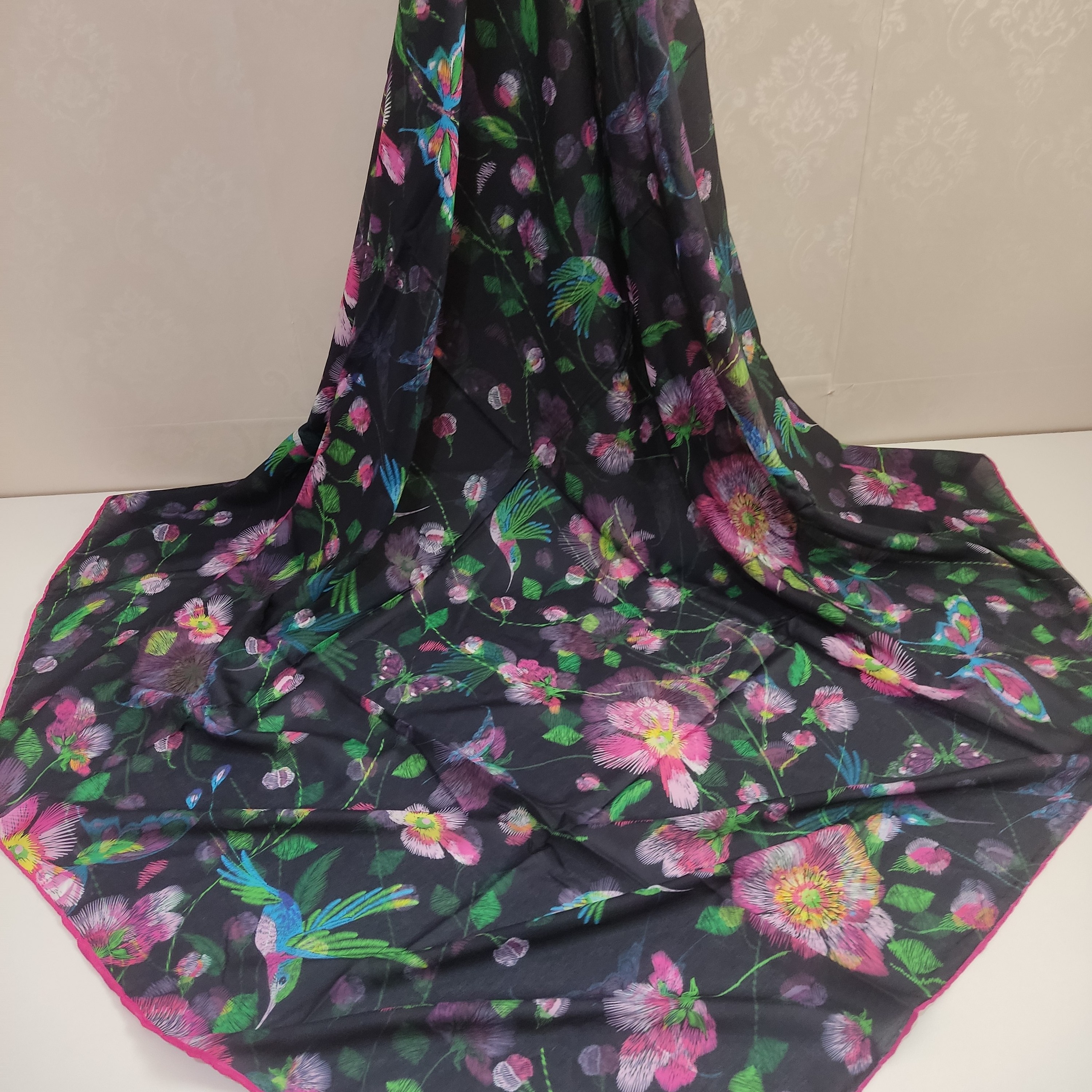 روسری طرح پرنده