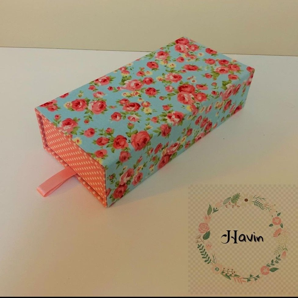 جعبه جا مدادی 
جنس بدنه مقوای تخته سه لا