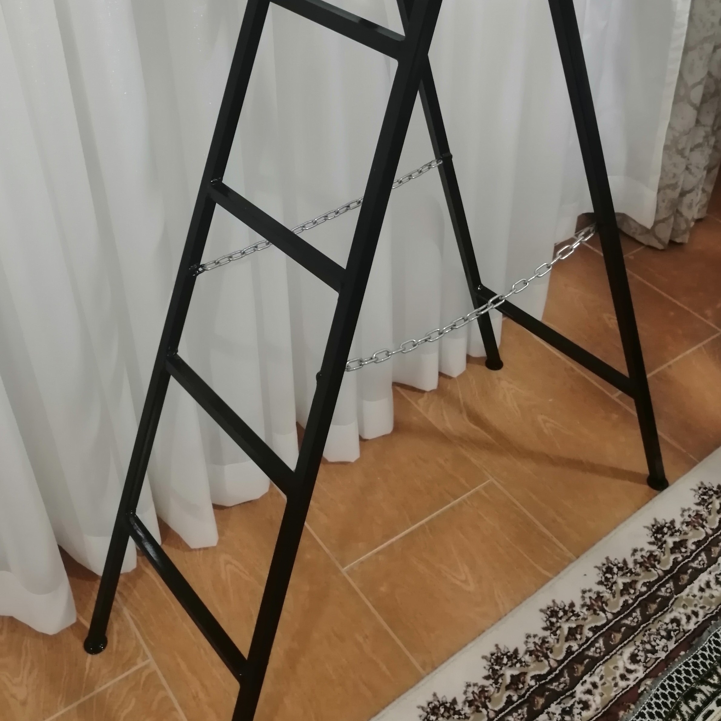 نردبان مستحکم. پروفیل 2میل ضخیم.