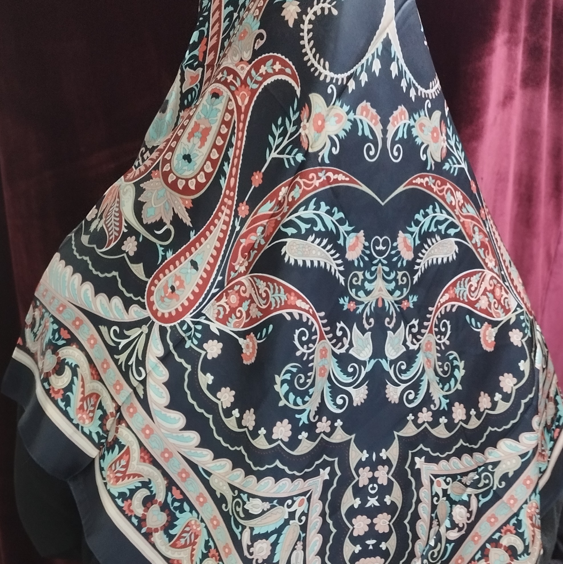 روسری مجلسی طرح دار