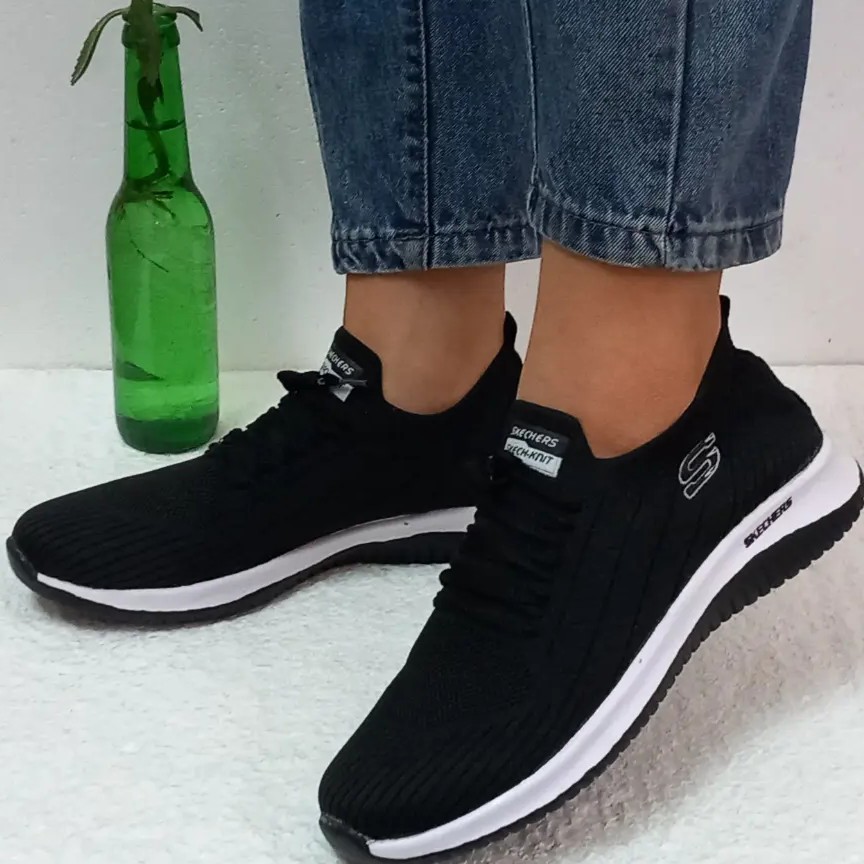 کتونی مشکی  اسکیچرز سایز 40تا 44 بزرگ موجود نرم وراحت 