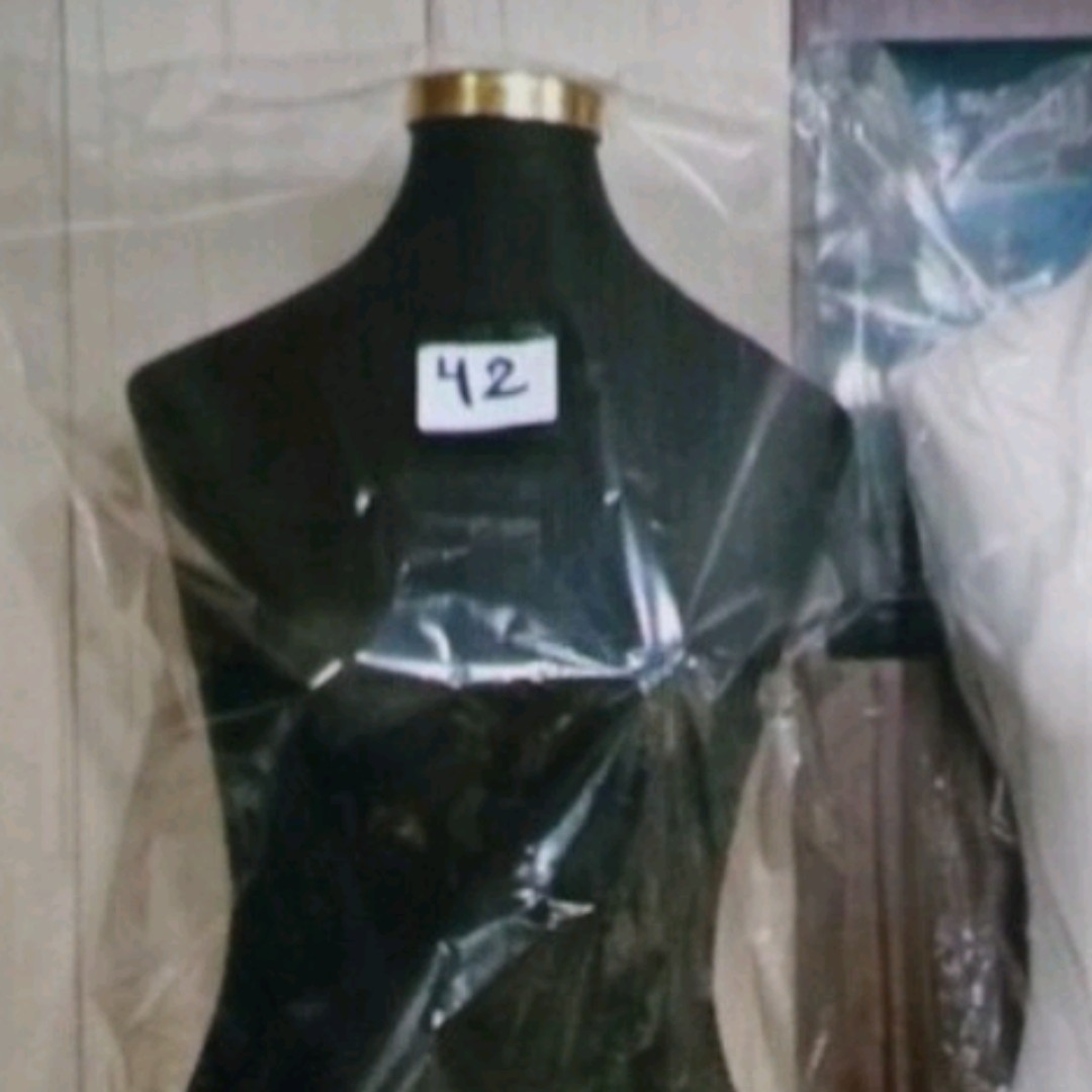 مانکن2 4و44.مشکی.کرم .طلایی.فوم