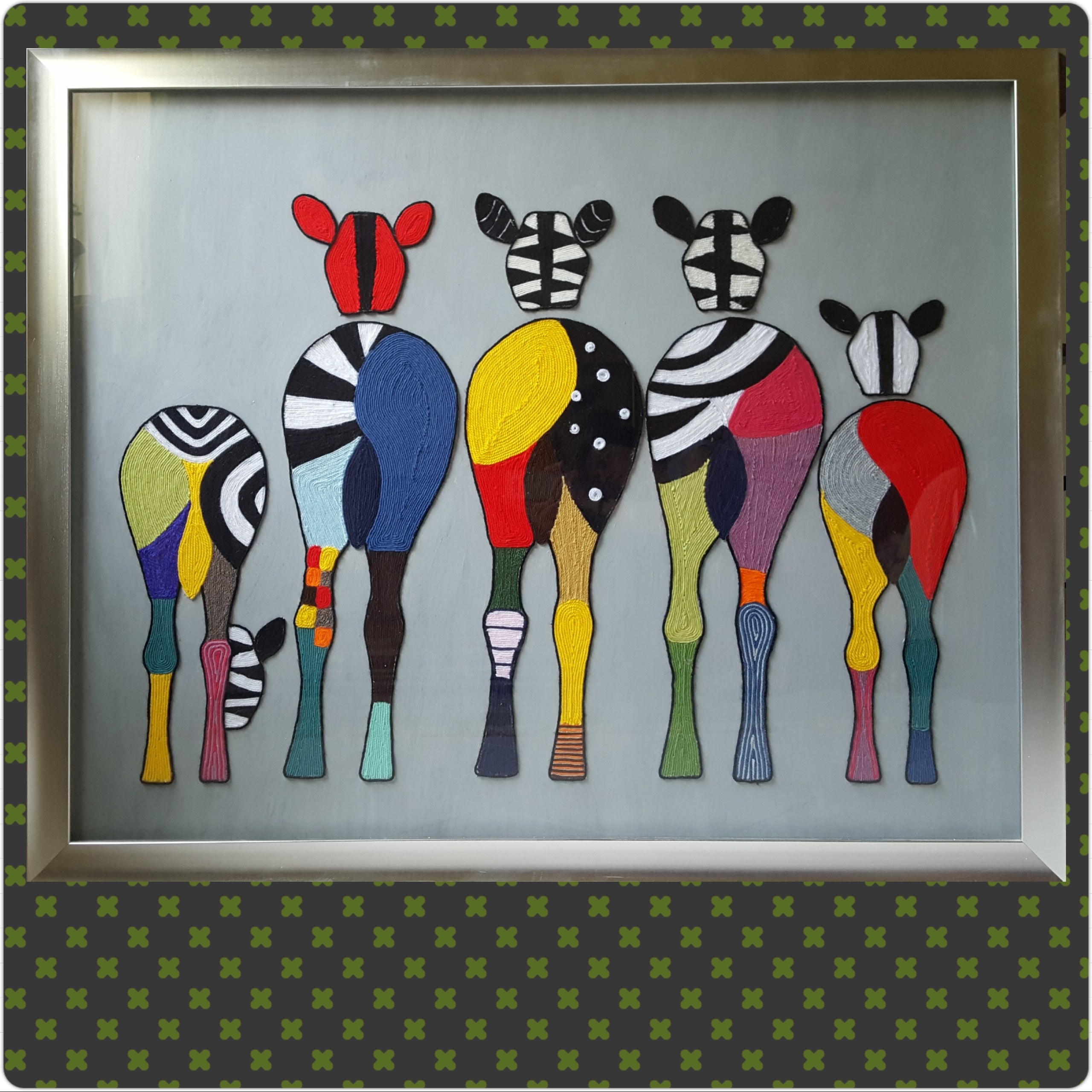 تابلو دکوراتیو با کاموا طرح گورخر (95 در 130) همراه با قاب و شیشه