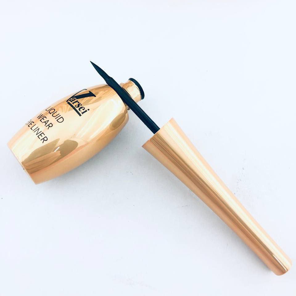 خط چشم ماژیکی ورسای ضدآب سر ماژیکی  
کاملا مشکی کیفیت فوق العاده بدون ریزش و سیاهی دور چشم