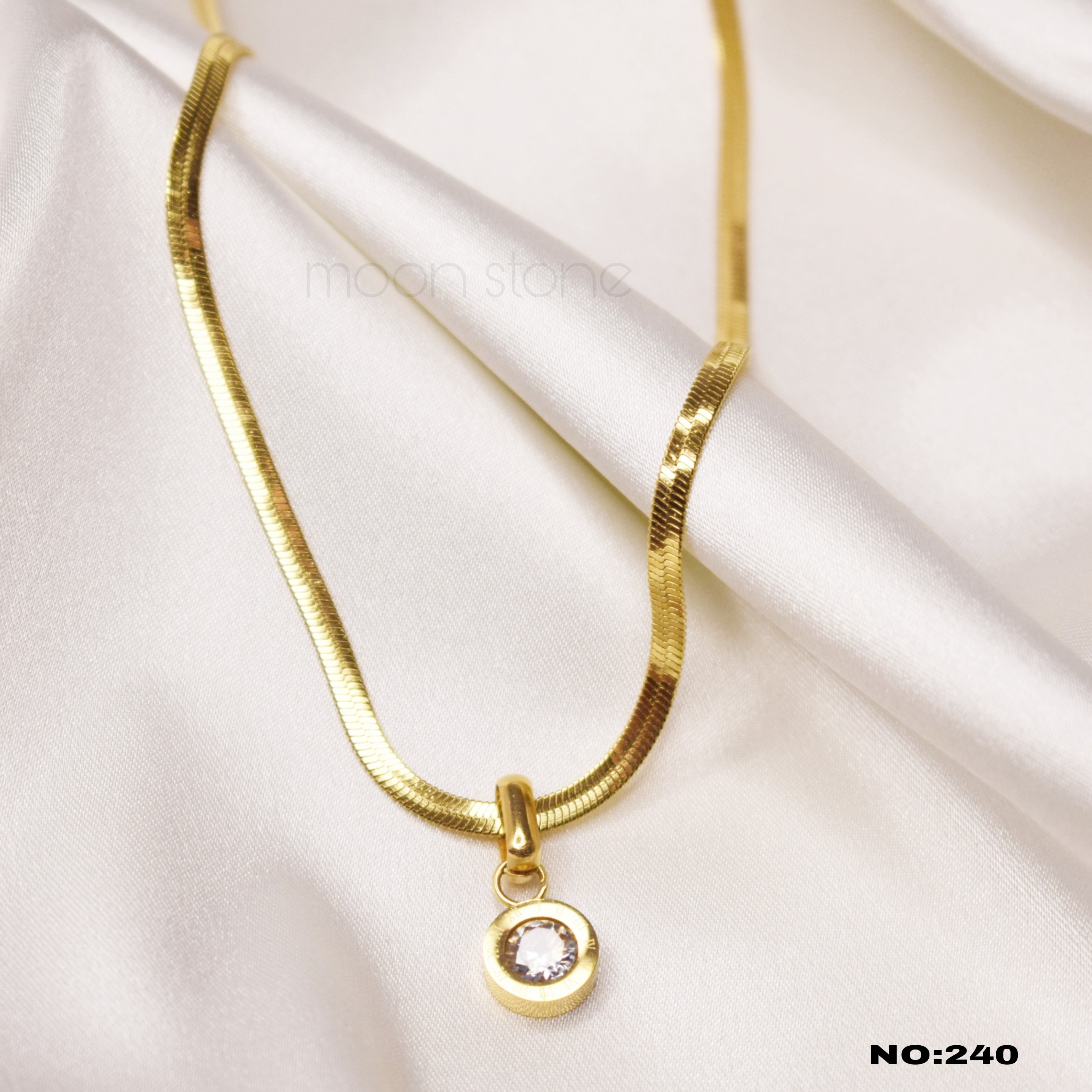 گردنبند پوست ماری پلاک نگین دار کد 240