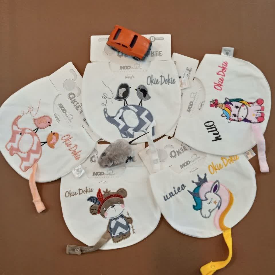 سیسمونی انواع پیش بند نوزادی با بند پستانک مدل اوکی دوکی در طرح های مختلف 