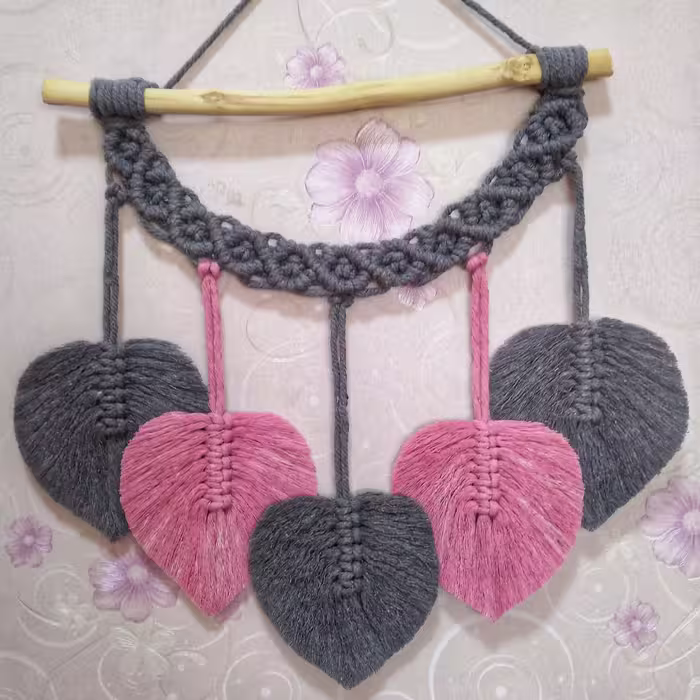 دیوار کوب مکرومه طوسی و صورتی مدل آذین در ابعاد دلخواه مشتری