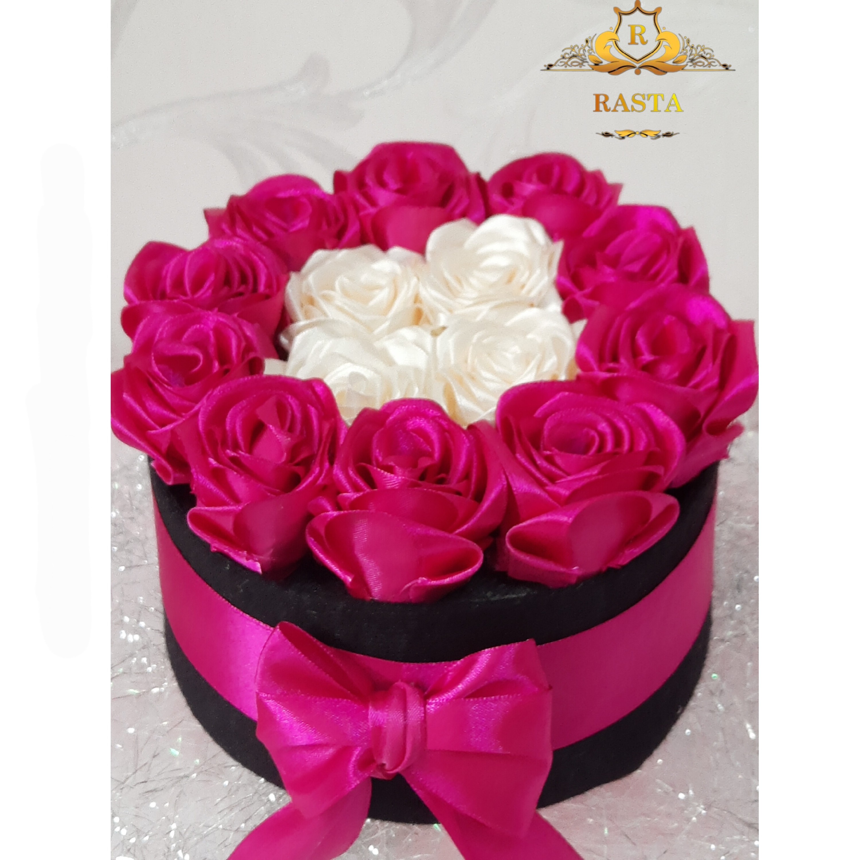 باکس گل رز روبانی سرخابی و کرمی