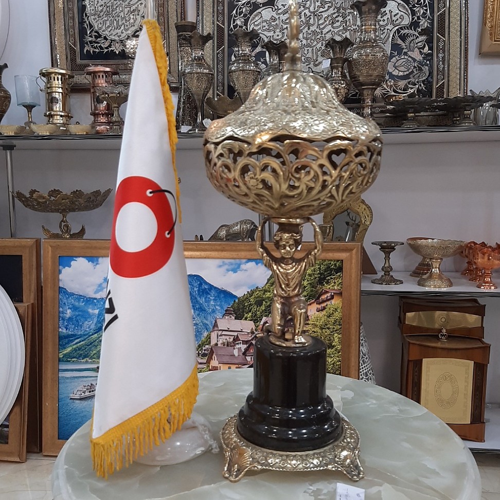 شکلات خوری برنز مدل پسر بچه پایه سنگی عرض10 سانت طول 32 سانت