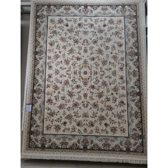 فرش ماشینی 1200 شانه اصل تراکم 3600 طرح لی لی رز زمینه کرم 12 متری جنس اکرولیک