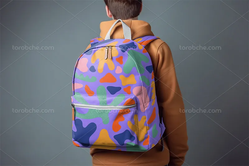 موکاپ لایه باز کوله پشتی از زاویه روبرو | گرافیک با طعم تربچه