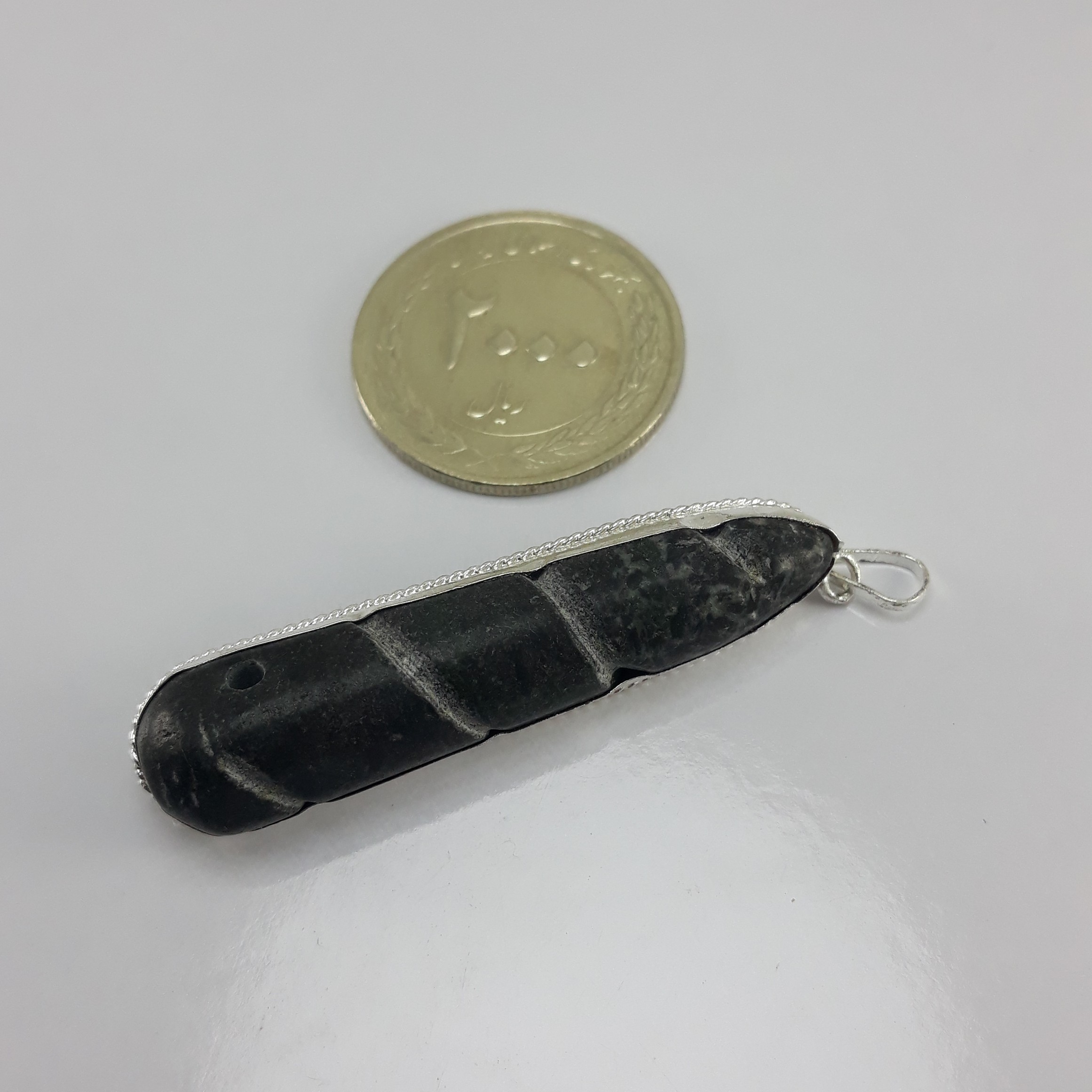 مهره عرج سنگی دور قاب گرفته شده با جذب بالای آهنربا معدنی 