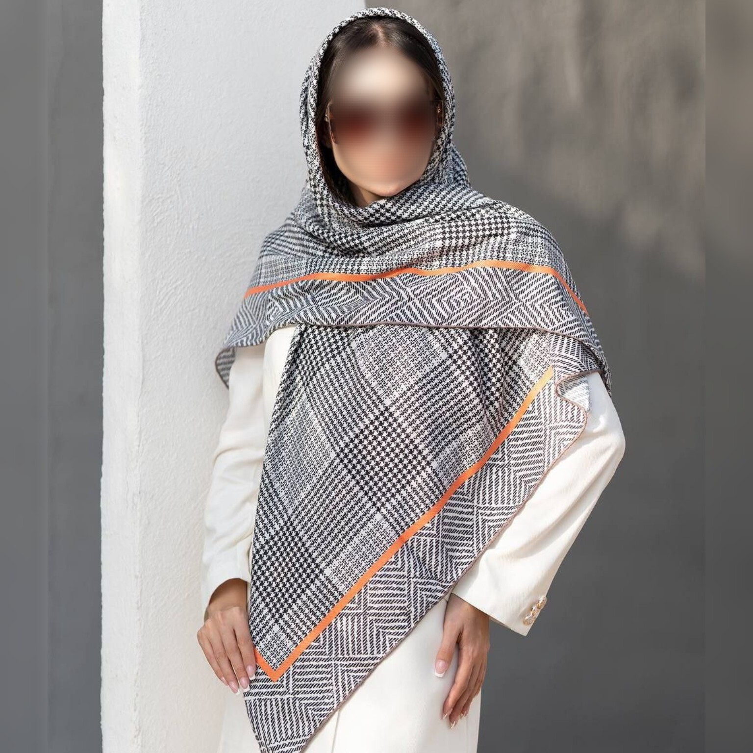 روسری  پاییزه نخی اعلا دور دست دوز کیفیت بی نظیر  ایستایی عالی روی سر  ارسال با پست پیشتاز