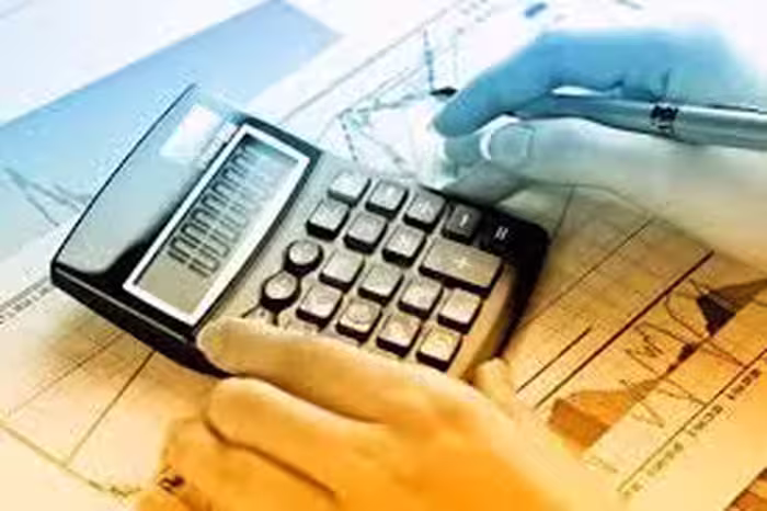 دانلود پاورپوینت ارزش اطلاعات حسابداری برای سرمایه گذاران و اعتبار دهندگان
