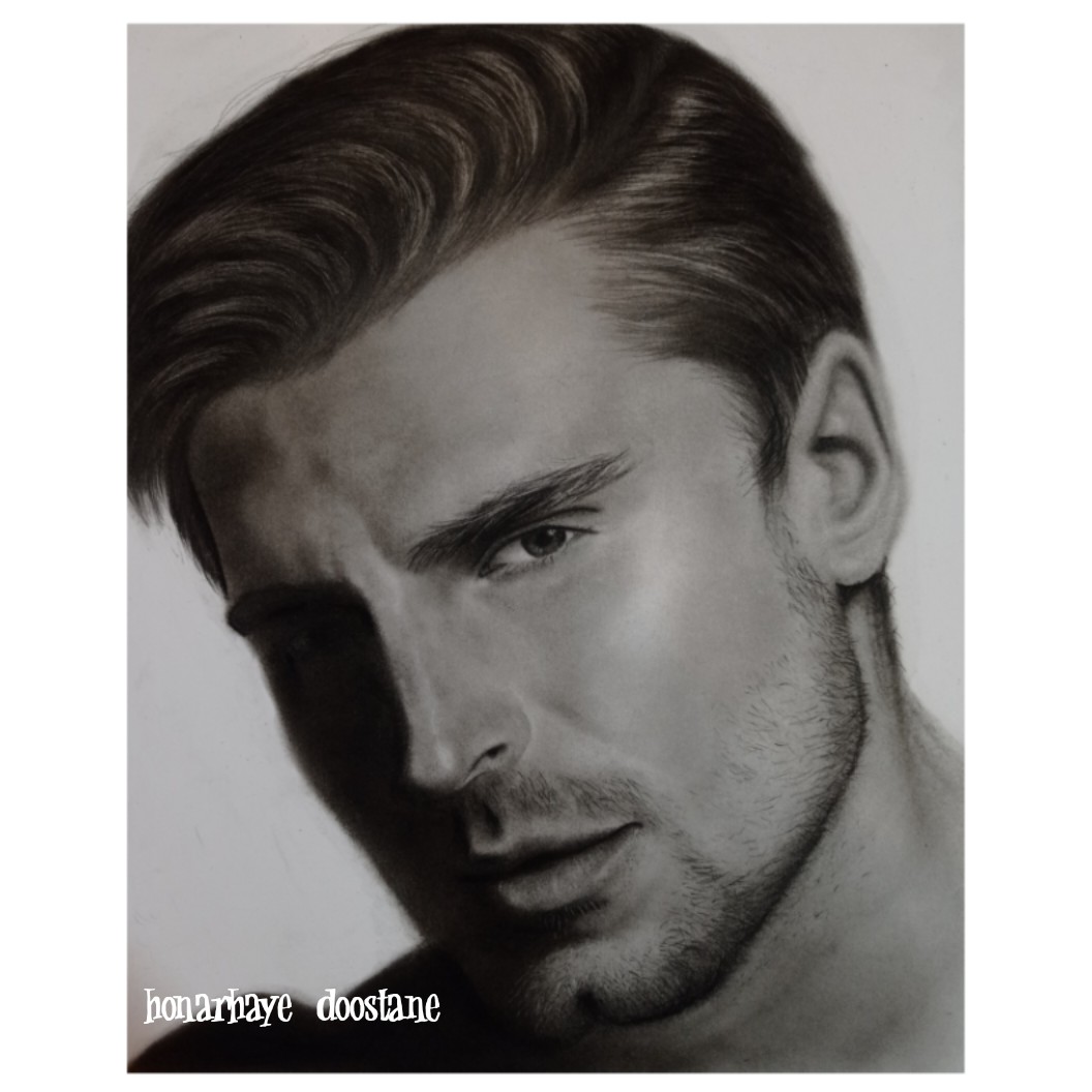 تابلو نقاشی سیاه قلم طرح چهره مرد (سفارش انواع چهره پذیرفته می شود) 