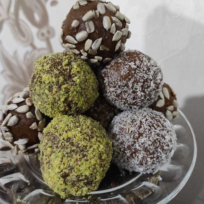 توپک خرمایی با انواع مغز