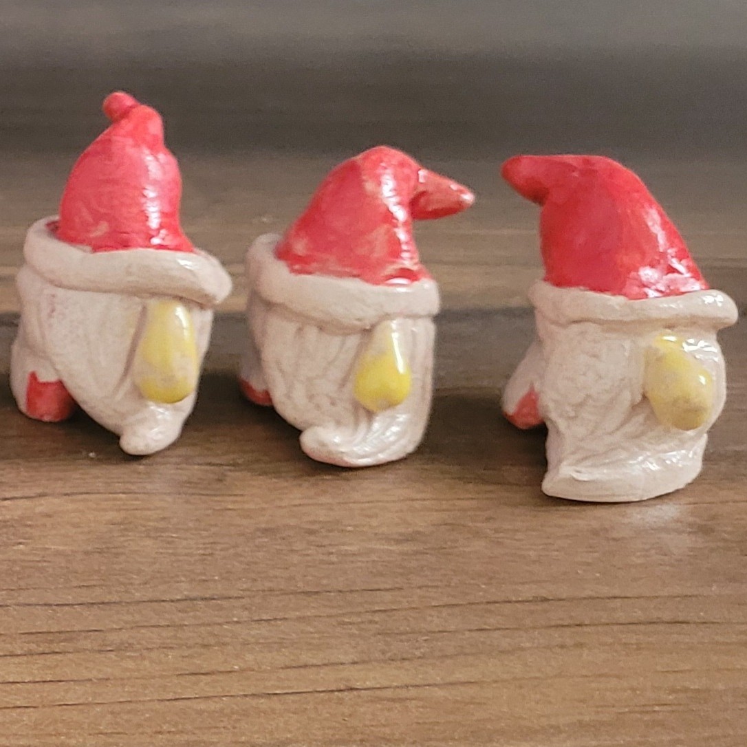 مجسمه سرامیک درخشه با طرحی خاص سبک ورنگ قرمز