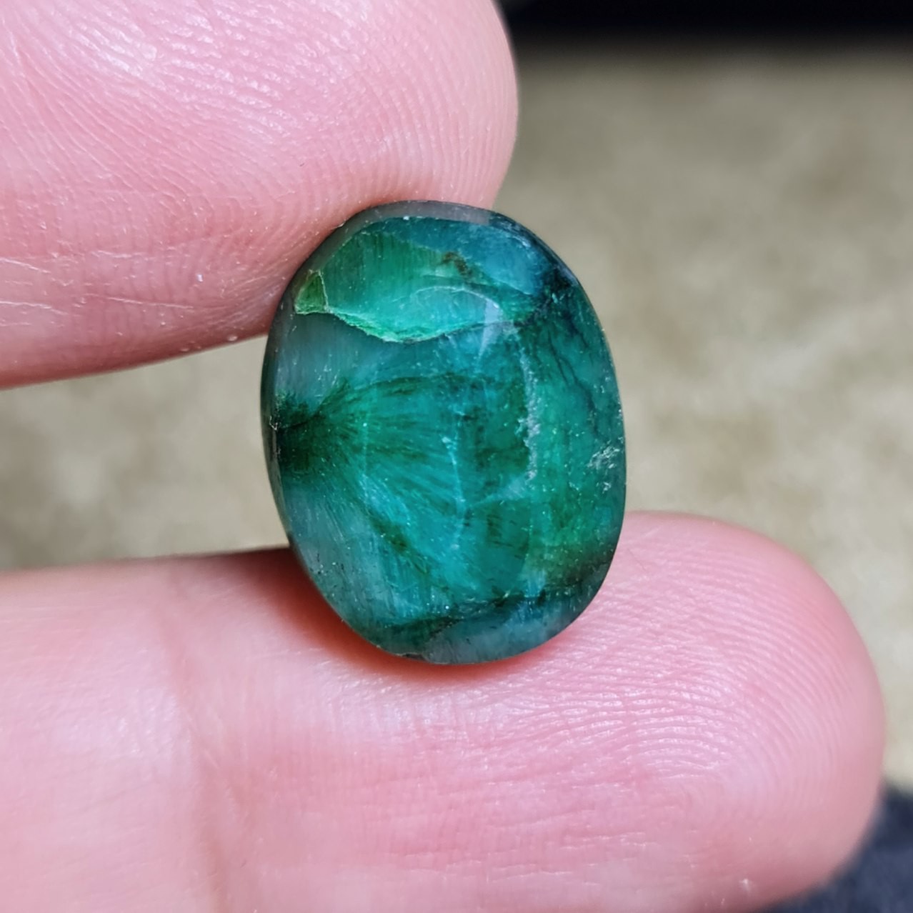  نگین زیبای سنگ زیبای زمرد هندی معدنی با وزن 12قیراط
کد 28701
