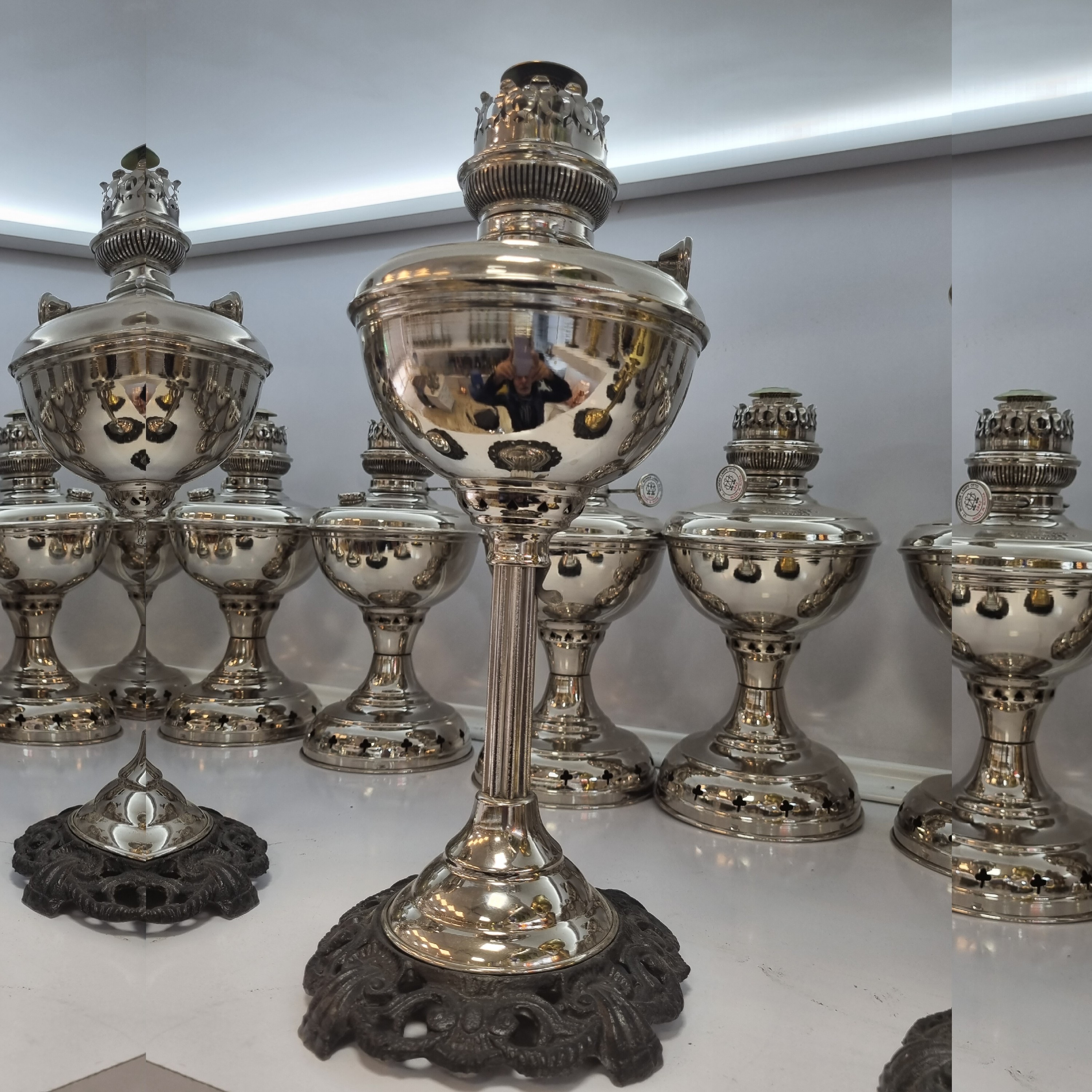 چراغ گردسوز جکدار برنجی با روکش کروم با ارتفاع قابل تنظیم و فتیله گرد و نفت سوز مناسب استفاده دائم و قابل شستشو 