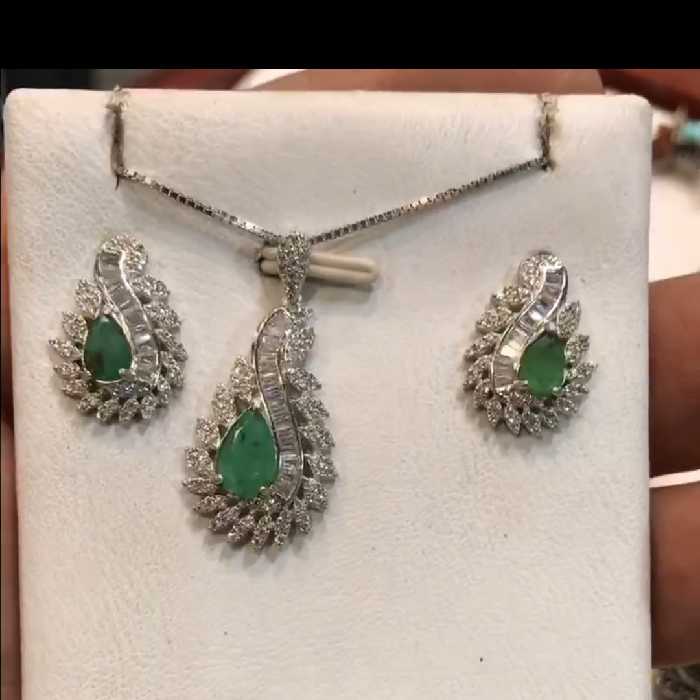 نیم ست زمرد زامبیا اصلی
    عیار نقره 925ارسال رایگان 