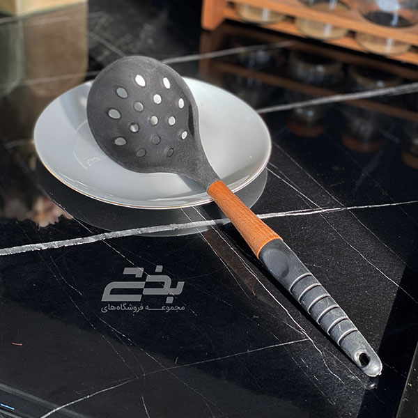 کفگیر ساده سیلیکونی دسته راش شنیا